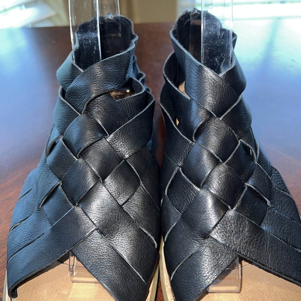 Born IWA Woven Leather Black Sandals Shoes Sz 7M Boho Beachy Resortwear Granola - Picture 9 of 15